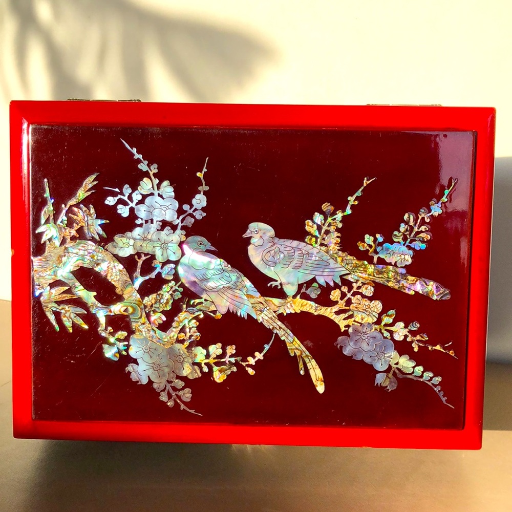 🎉HP🎉 VNTG Jewelry Box MOP Inlaid Birds and Flowers.